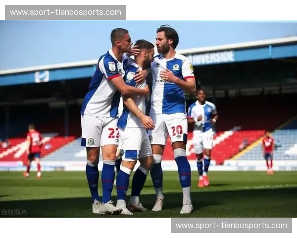 狼队与哈德斯菲尔德：英冠赛场上的恩怨情仇与战术博弈